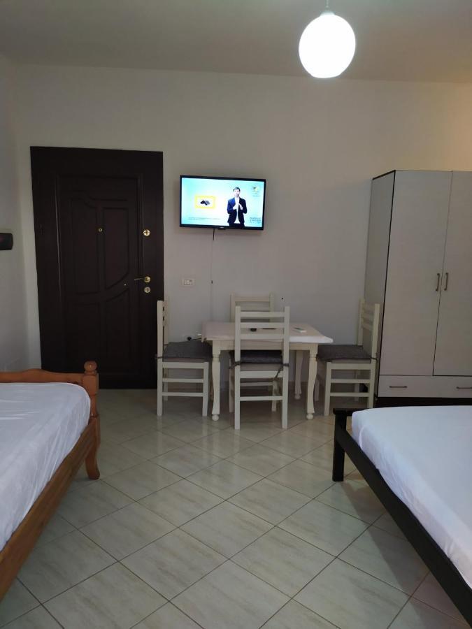Valbona Apartments Vlorë Esterno foto