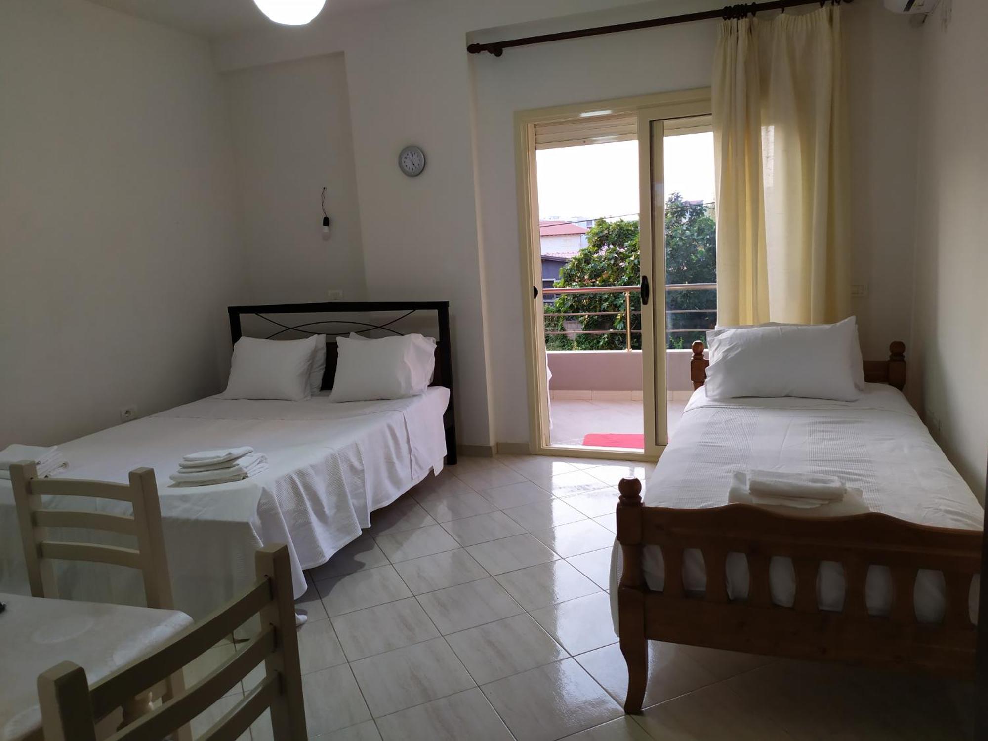 Valbona Apartments Vlorë Esterno foto