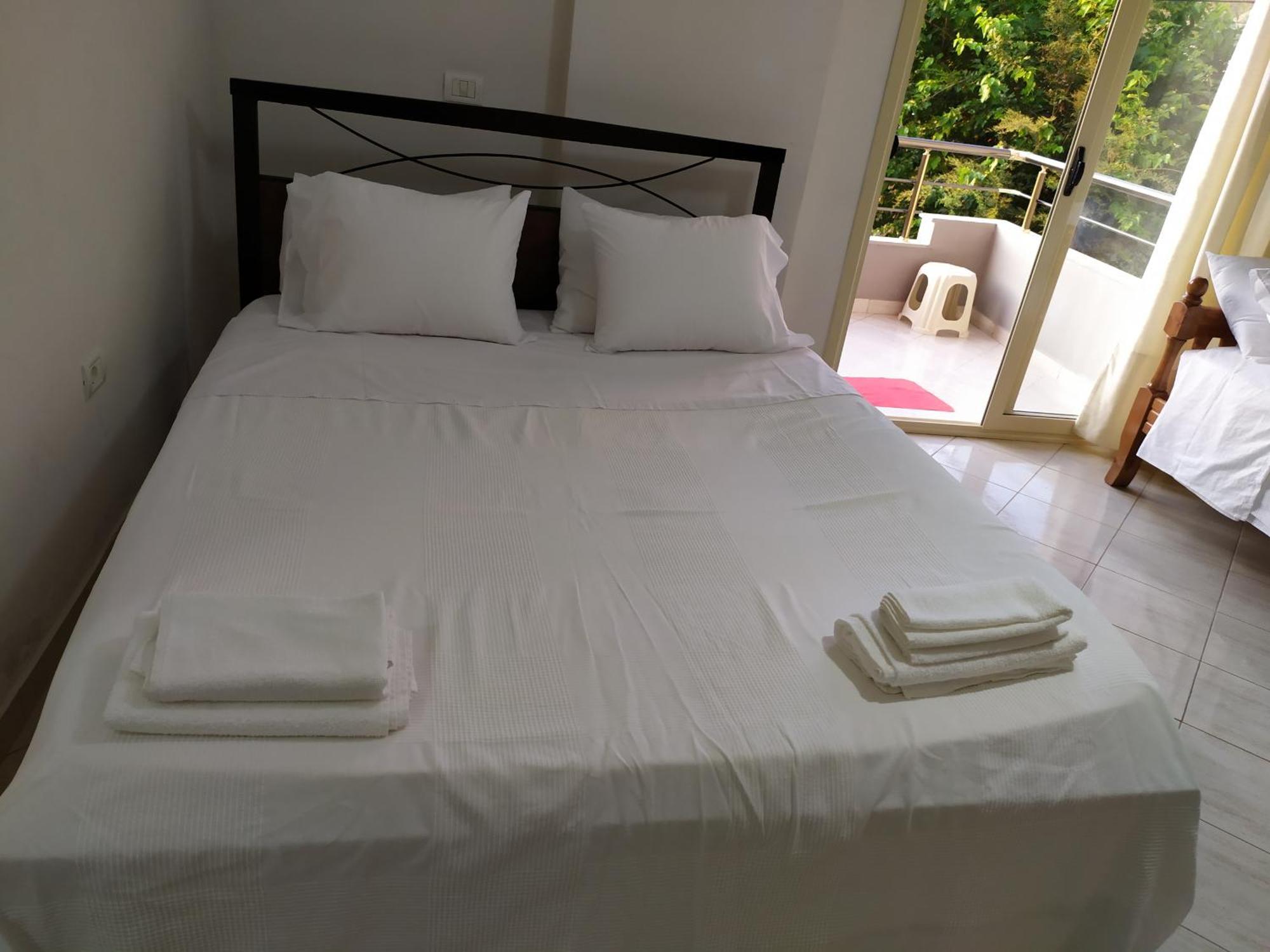Valbona Apartments Vlorë Esterno foto