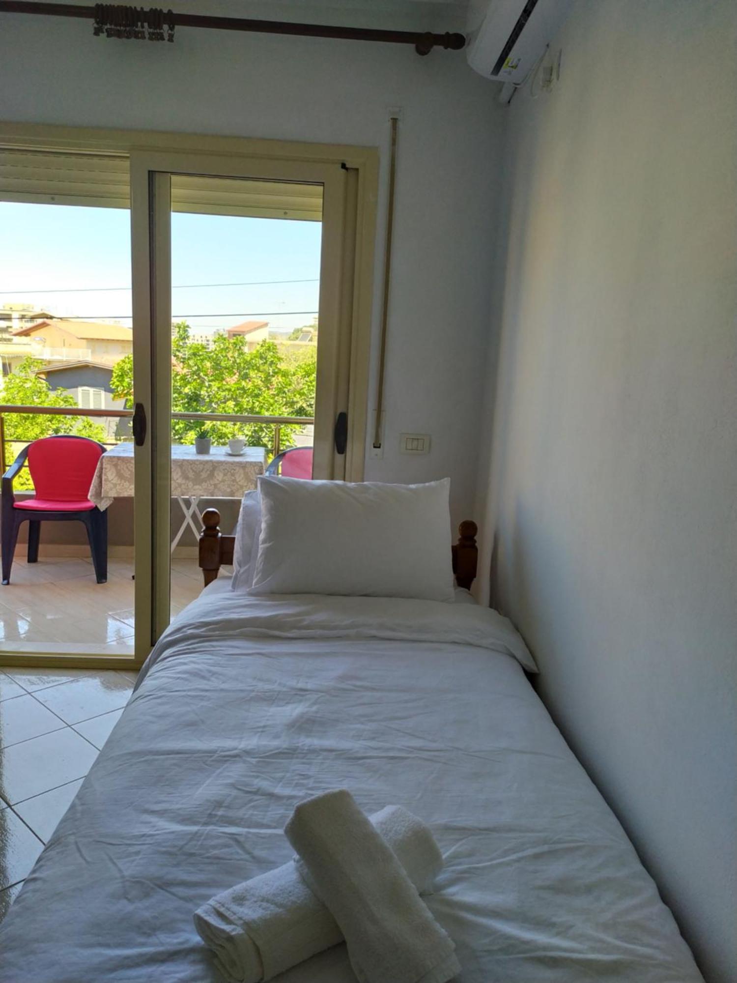 Valbona Apartments Vlorë Esterno foto